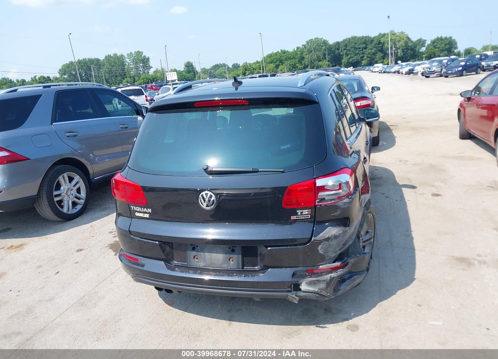 2017 VOLKSWAGEN TIGUAN 2.0T SPORT VIN: WVGUV7AX6HK007702