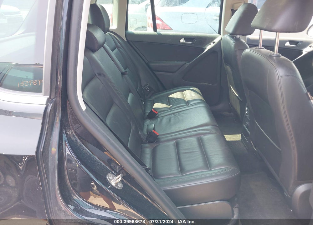 2017 VOLKSWAGEN TIGUAN 2.0T SPORT VIN: WVGUV7AX6HK007702