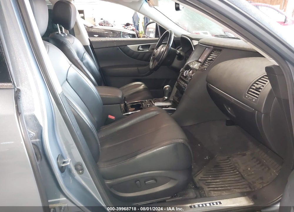 2017 INFINITI QX70 VIN: JN8CS1MW6HM413884