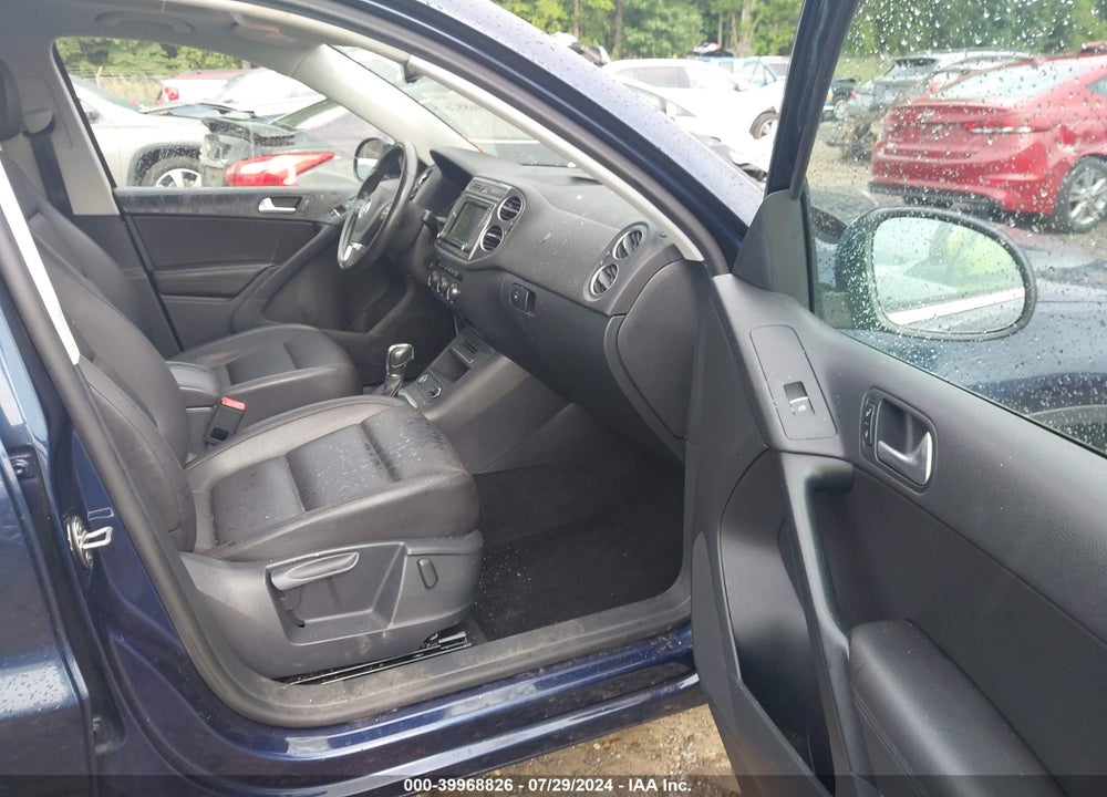 2016 VOLKSWAGEN TIGUAN SE VIN: WVGBV7AX4GW580385