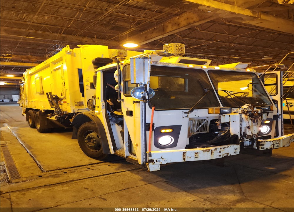 2016 MACK 600 LEU600 VIN: 1M2AU02C0GM010316