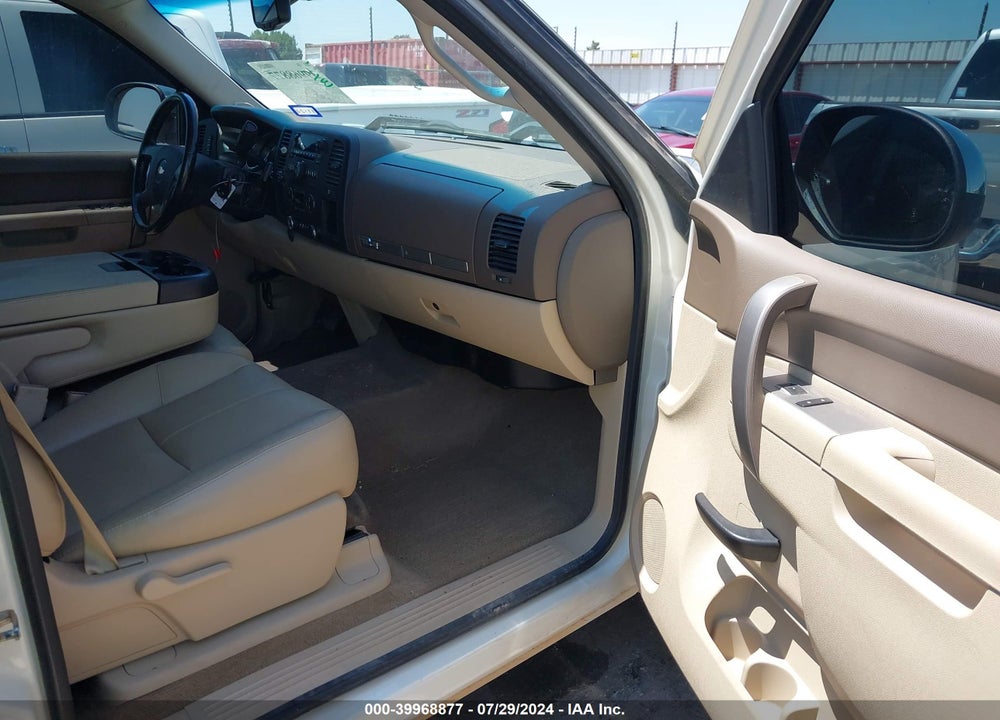 2013 CHEVROLET SILVERADO 1500 LT VIN: 3GCPCSE28DG329395