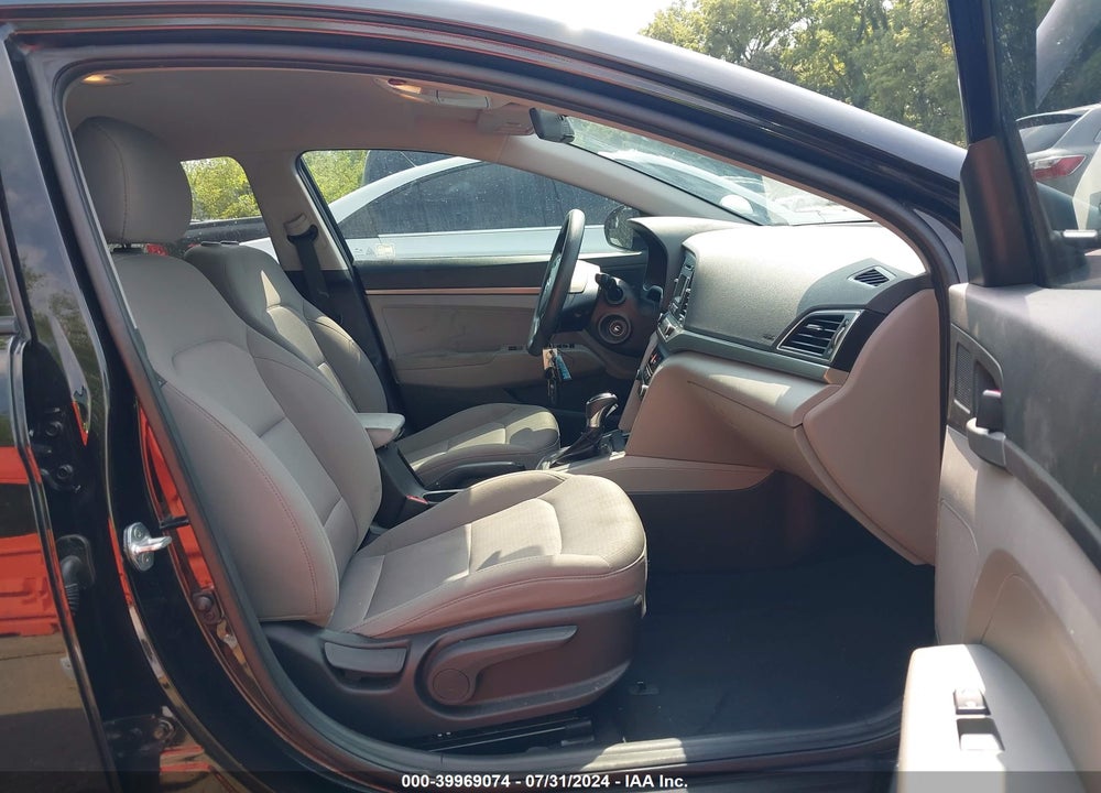 2018 HYUNDAI ELANTRA SE VIN: 5NPD74LF7JH347592