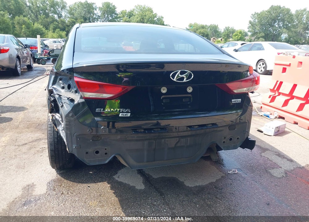 2018 HYUNDAI ELANTRA SE VIN: 5NPD74LF7JH347592