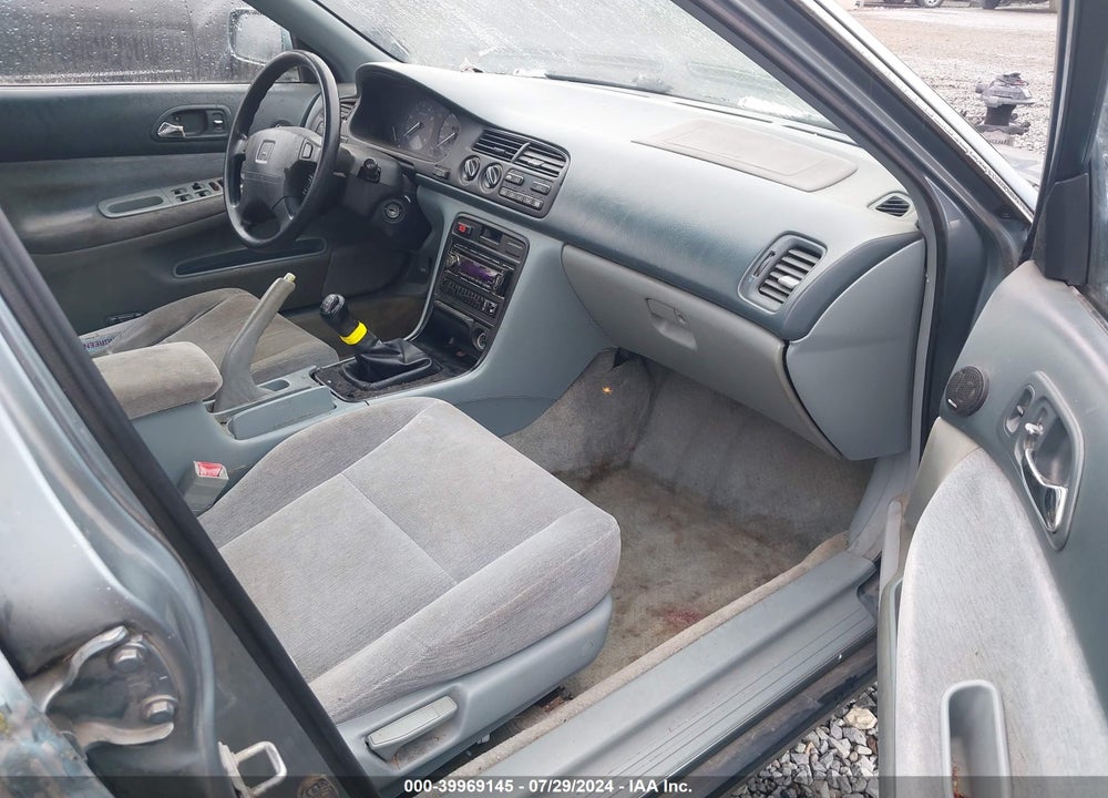 1994 HONDA ACCORD LX VIN: JHMCD5535RC117973