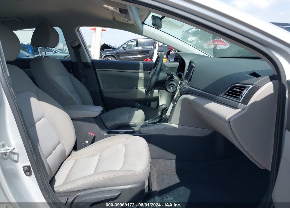 2017 HYUNDAI ELANTRA SE VIN: KMHD84LF6HU206375