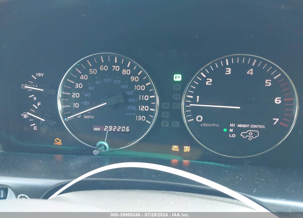 2004 LEXUS LX 470 VIN: JTJHT00W643548259