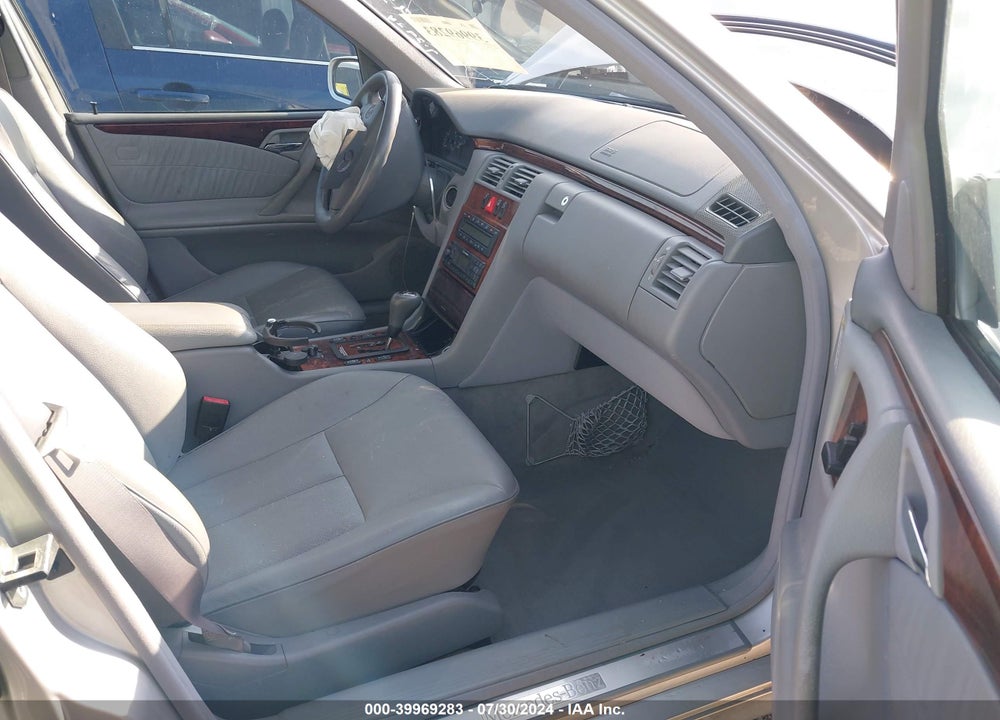 2000 MERCEDES-BENZ E 320 VIN: WDBJF65J7YB153996