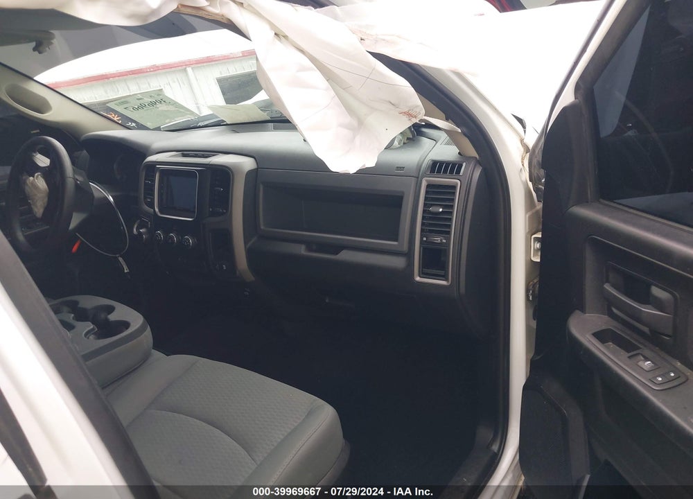 2015 RAM 1500 EXPRESS VIN: 1C6RR7KT4FS617905