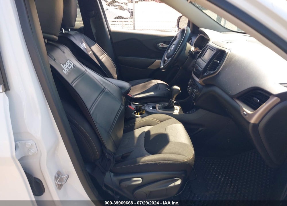 2018 JEEP CHEROKEE LATITUDE FWD VIN: 1C4PJLCB2JD537702