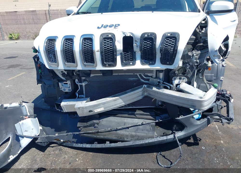 2018 JEEP CHEROKEE LATITUDE FWD VIN: 1C4PJLCB2JD537702