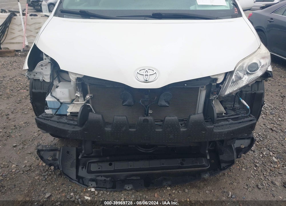 2016 TOYOTA SIENNA XLE 8 PASSENGER VIN: 5TDYK3DC7GS697094