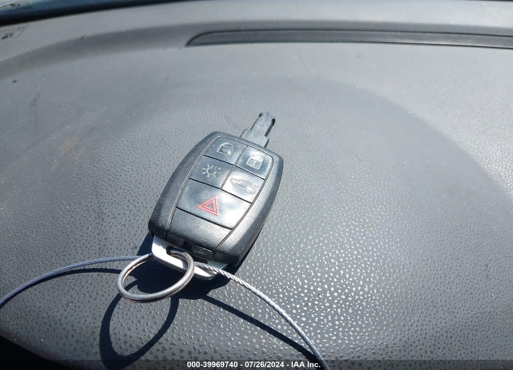 2008 VOLVO S40 2.4I VIN: YV1MS390582403305