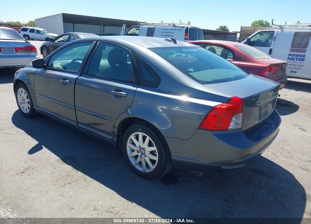 2008 VOLVO S40 2.4I VIN: YV1MS390582403305
