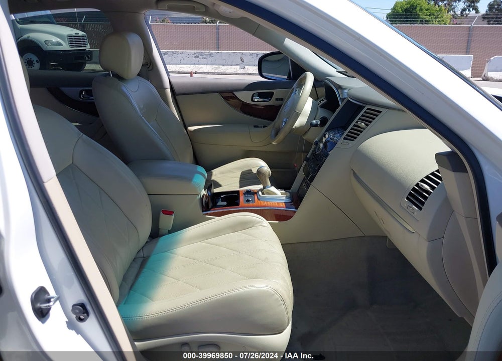 2014 INFINITI QX70 VIN: JN8CS1MW4EM411336