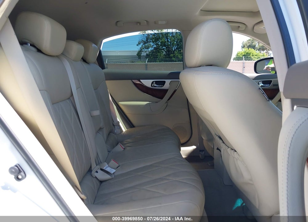 2014 INFINITI QX70 VIN: JN8CS1MW4EM411336