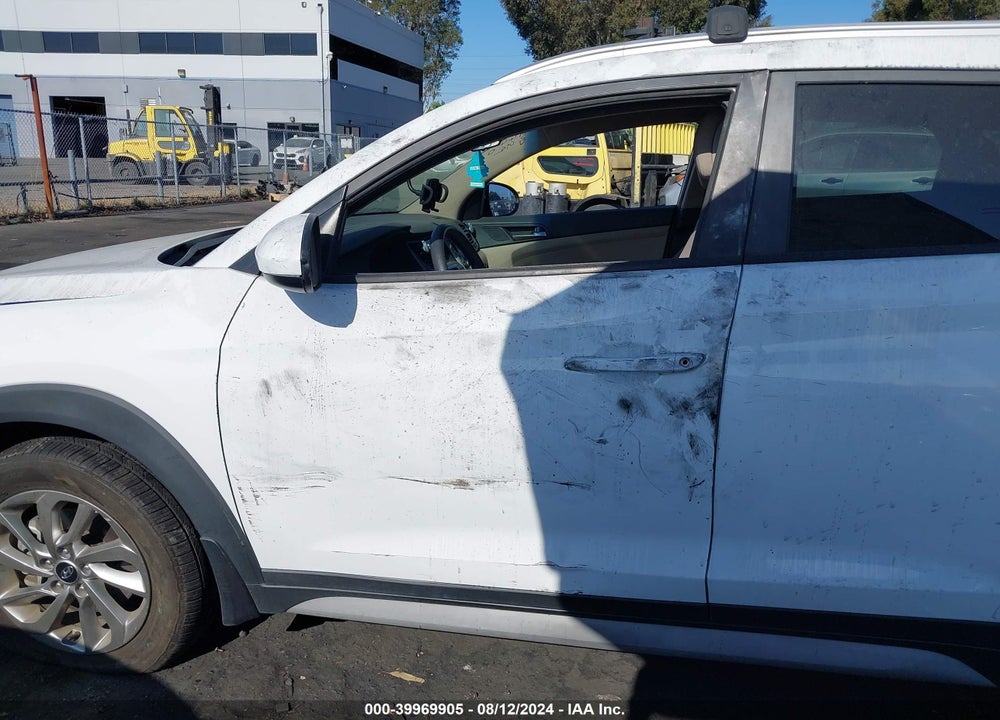 2018 HYUNDAI TUCSON VIN: KM8J33A42JU627660