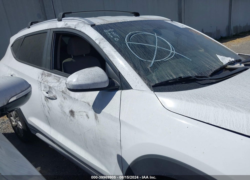 2018 HYUNDAI TUCSON VIN: KM8J33A42JU627660