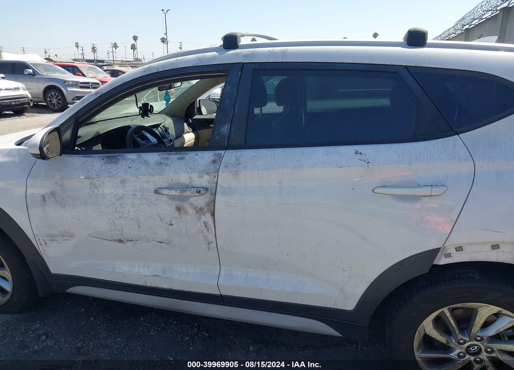 2018 HYUNDAI TUCSON VIN: KM8J33A42JU627660