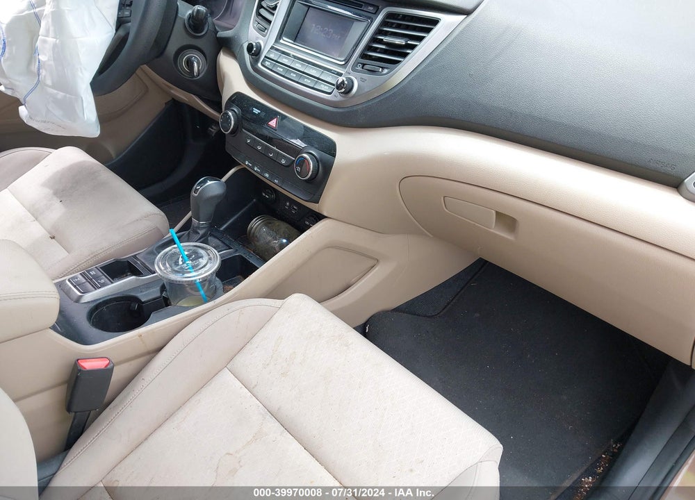 2017 HYUNDAI TUCSON SE VIN: KM8J3CA48HU411175