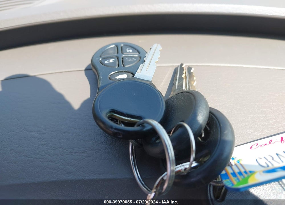 2001 DODGE GRAND CARAVAN ES VIN: 2B8GT54L11R140875