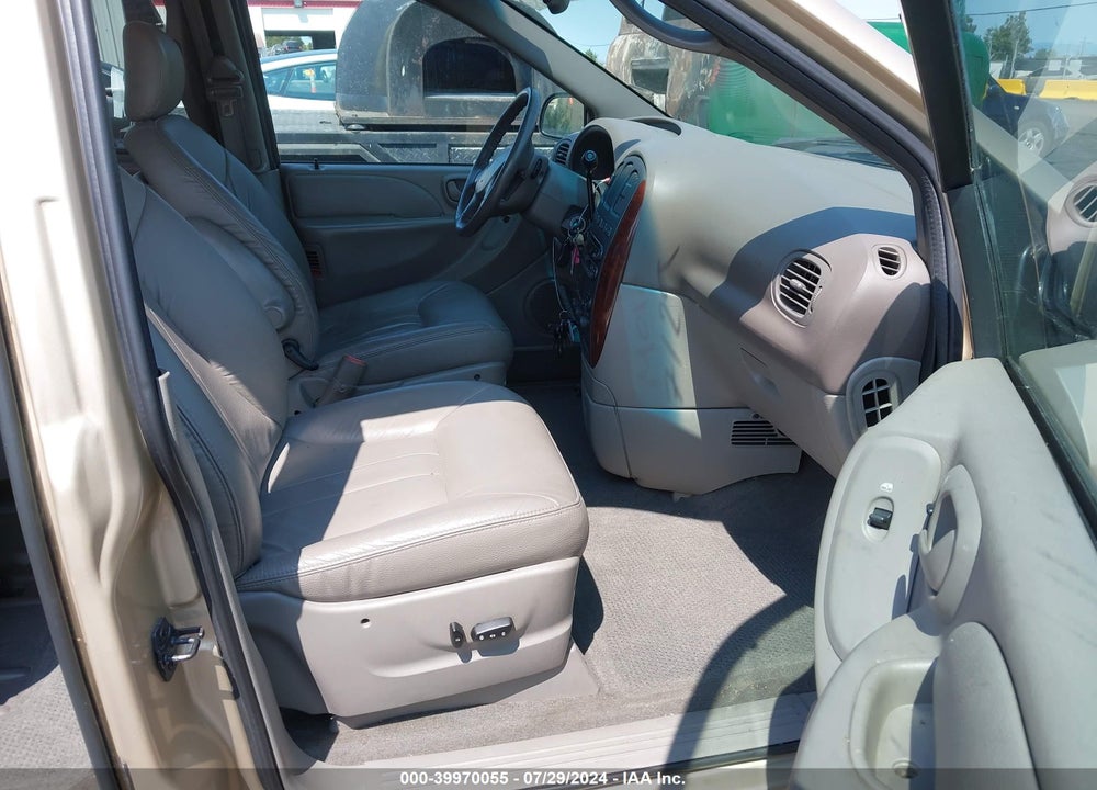 2001 DODGE GRAND CARAVAN ES VIN: 2B8GT54L11R140875