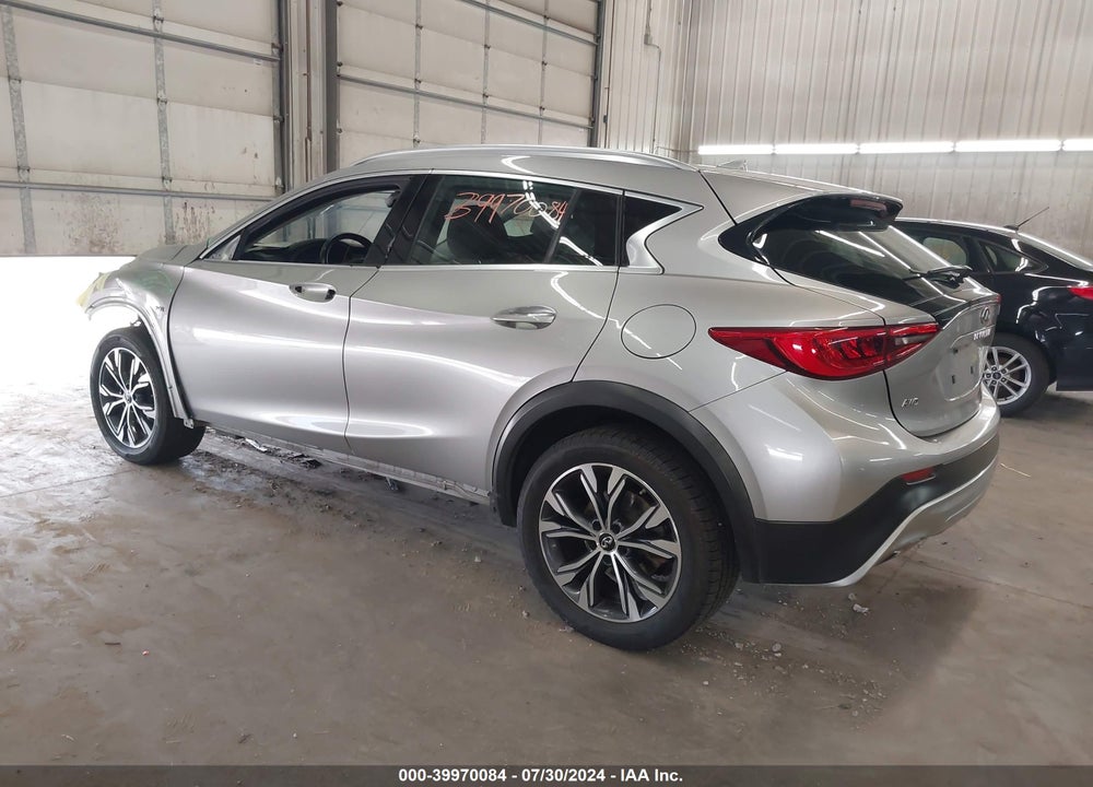 2017 INFINITI QX30 LUXURY VIN: SJKCH5CR8HA033702