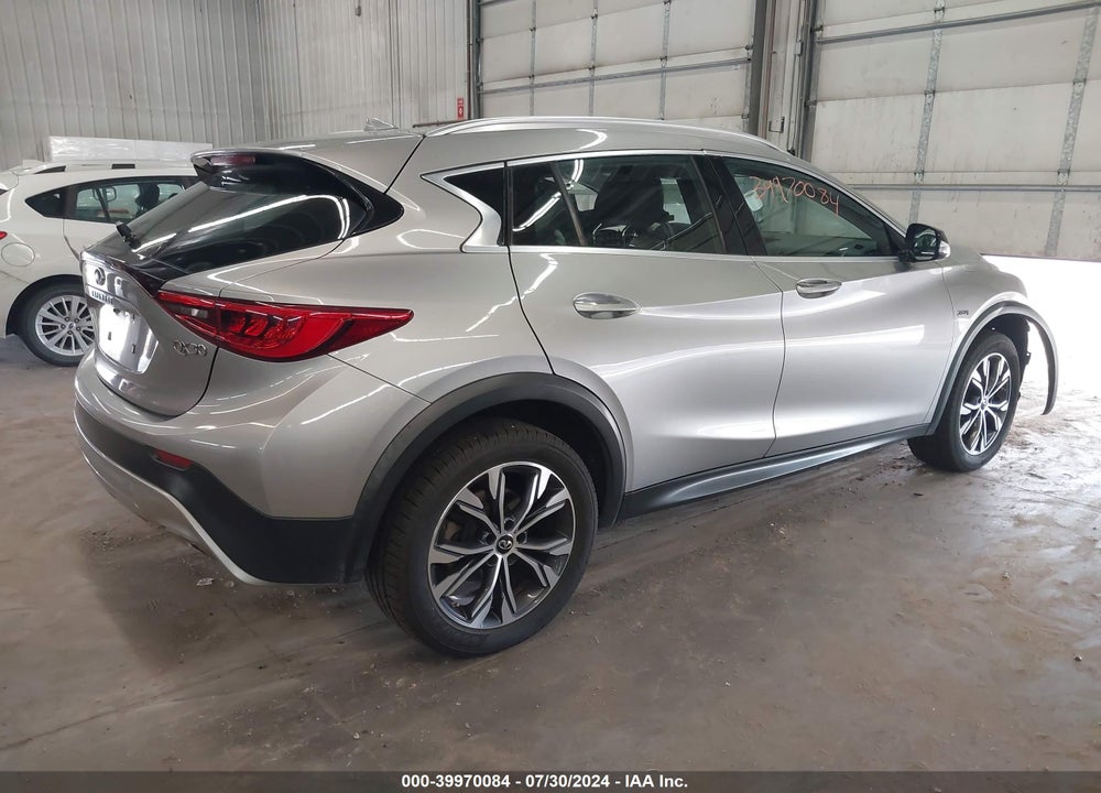 2017 INFINITI QX30 LUXURY VIN: SJKCH5CR8HA033702