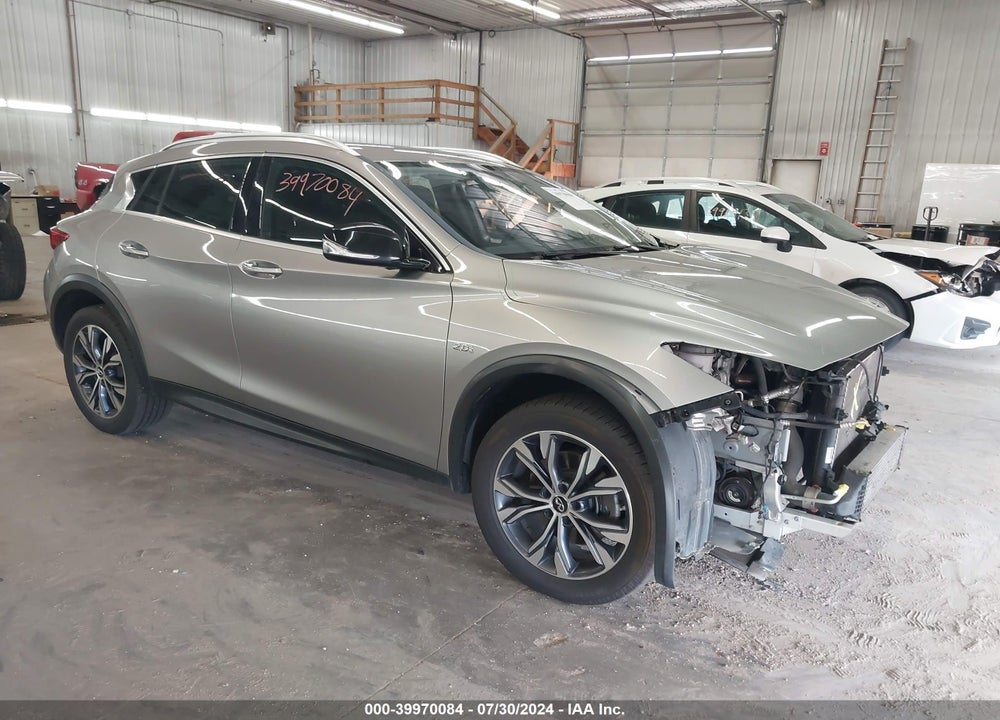 2017 INFINITI QX30 LUXURY VIN: SJKCH5CR8HA033702