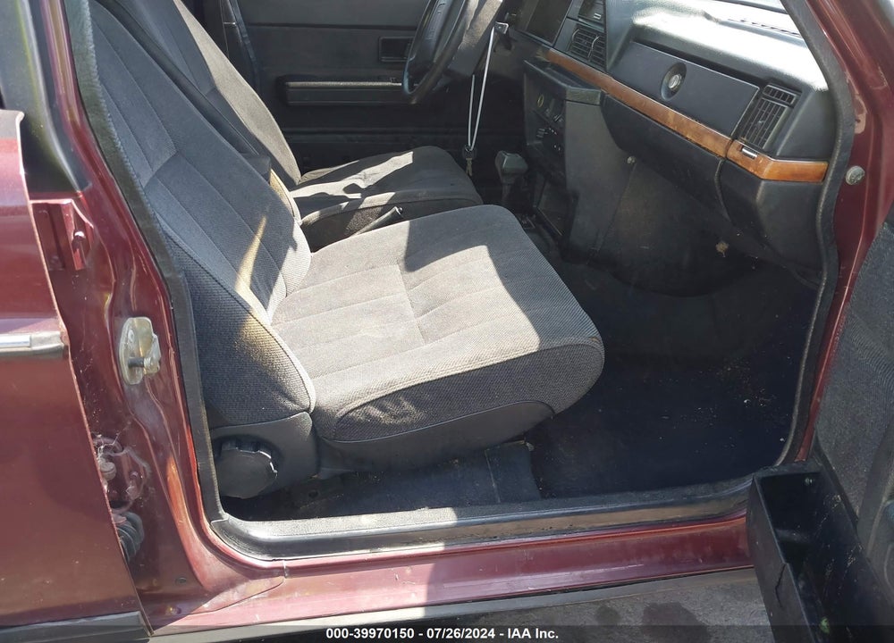 1993 VOLVO 240 VIN: YV1AW8801P1960805