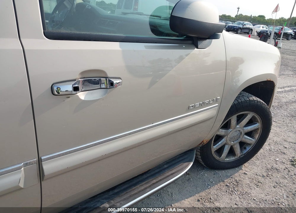 2008 GMC YUKON XL 1500 DENALI VIN: 1GKFK668X8J126042