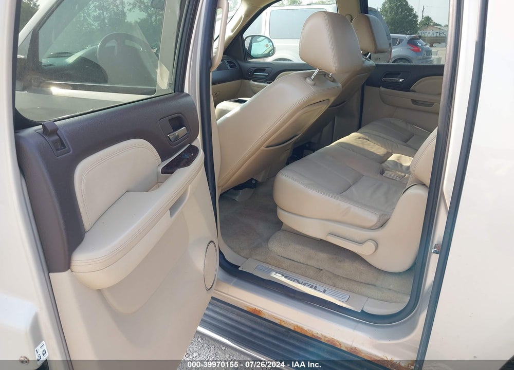 2008 GMC YUKON XL 1500 DENALI VIN: 1GKFK668X8J126042