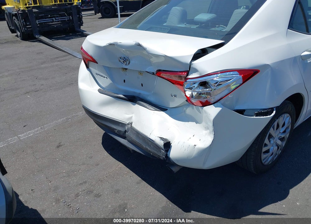 2018 TOYOTA COROLLA LE VIN: 5YFBURHE2JP759970