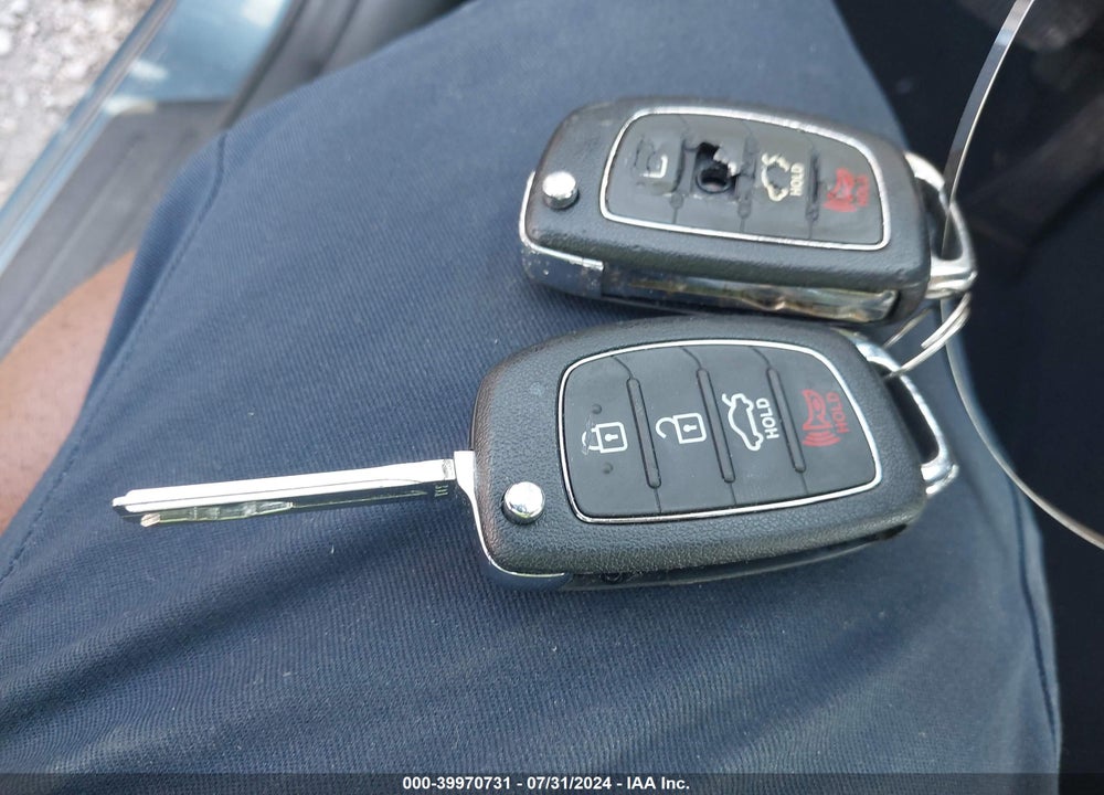 2017 HYUNDAI SONATA SE VIN: 5NPE24AF1HH528185