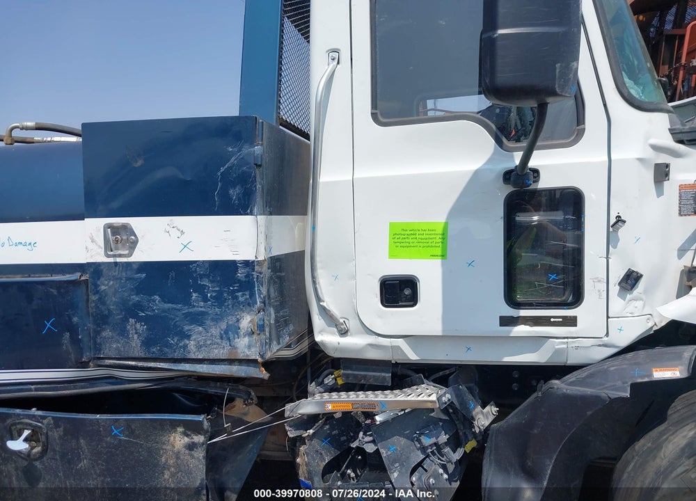 2023 MACK MD VIN: 1M2MDBAA4PS009397