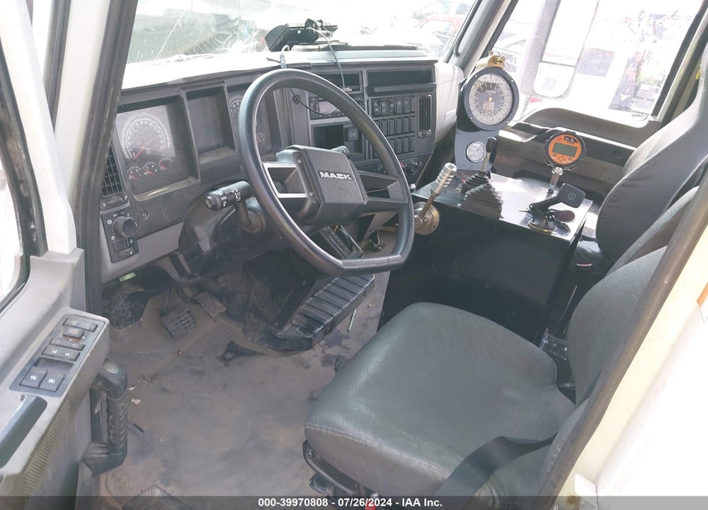 2023 MACK MD VIN: 1M2MDBAA4PS009397