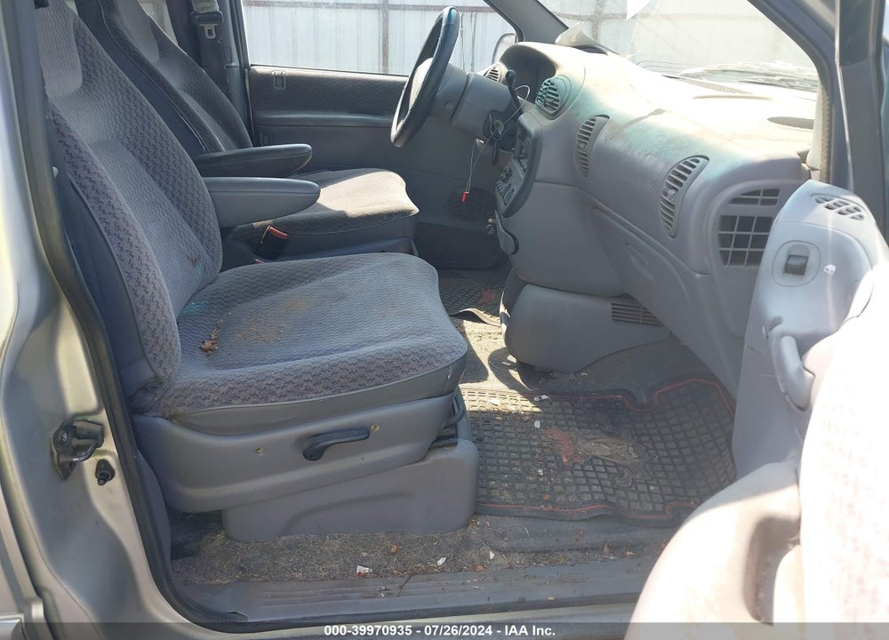 2000 DODGE GRAND CARAVAN VIN: 2B4GP44G7YR570181