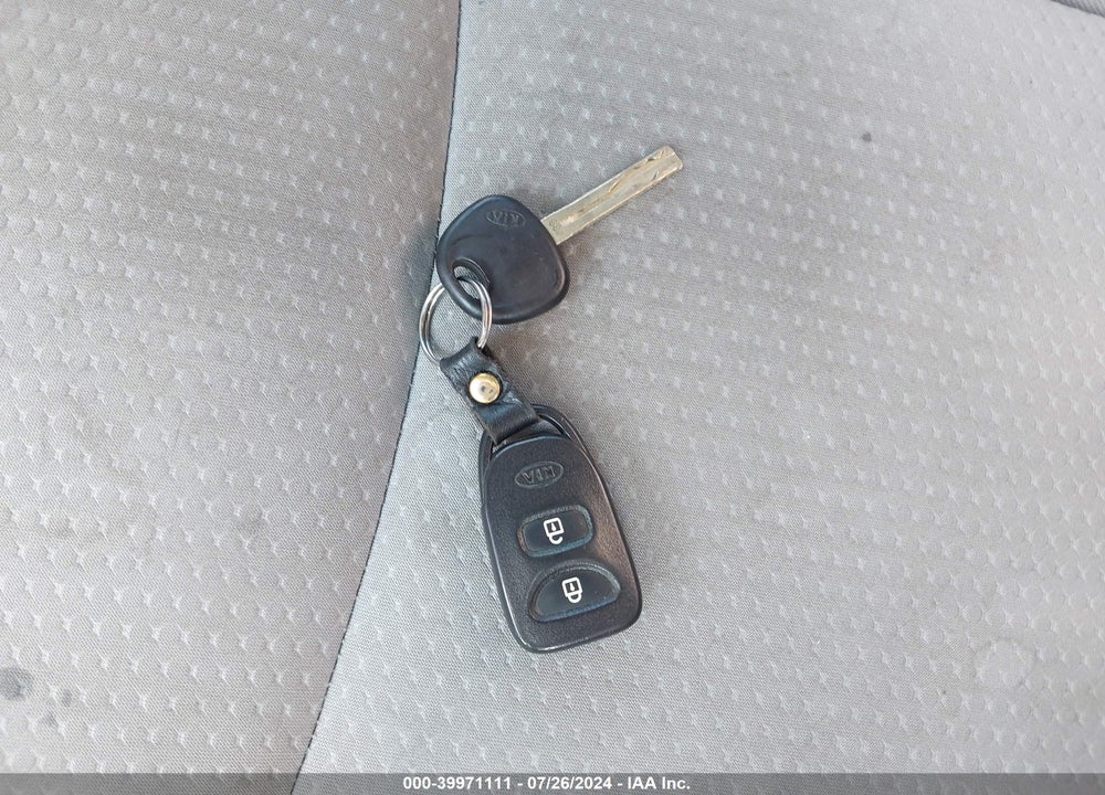 2011 KIA SORENTO LX VIN: 5XYKT3A19BG062244