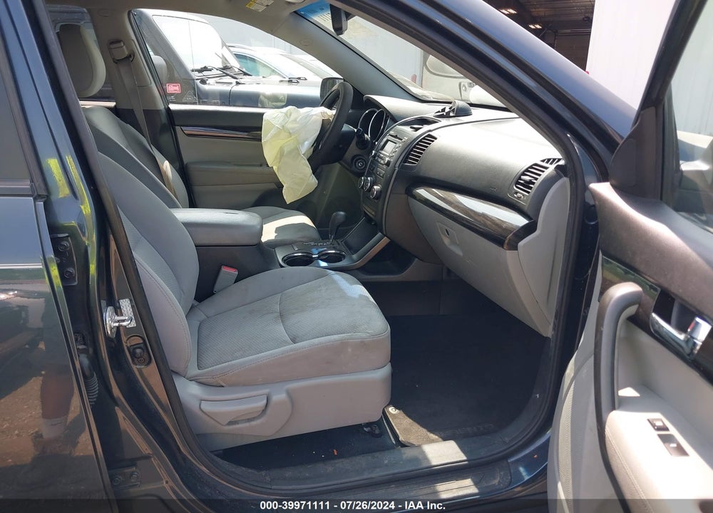 2011 KIA SORENTO LX VIN: 5XYKT3A19BG062244