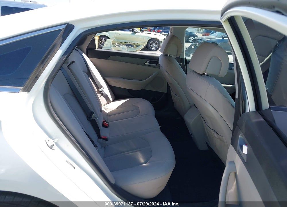 2017 HYUNDAI SONATA VIN: 5NPE24AF2HH576598