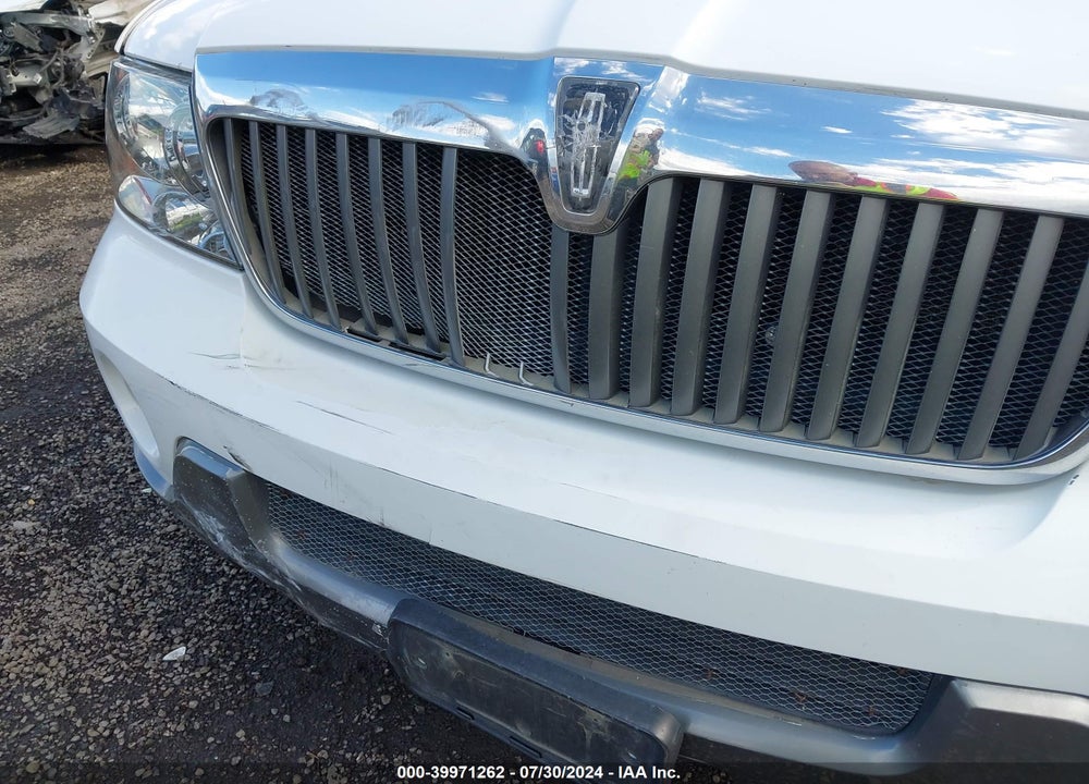 2004 LINCOLN NAVIGATOR VIN: 5LMFU28RX4LJ23511