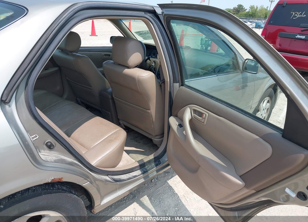 2000 TOYOTA CAMRY LE VIN: JT2BG22K7Y0455785