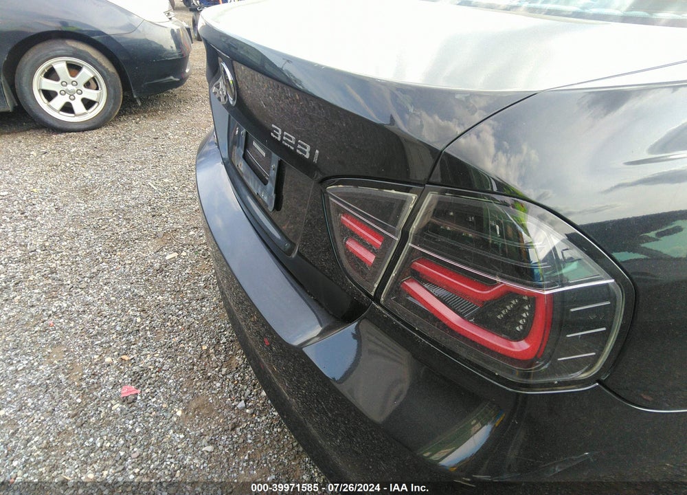 2007 BMW 328I VIN: WBAVA33557KX81461