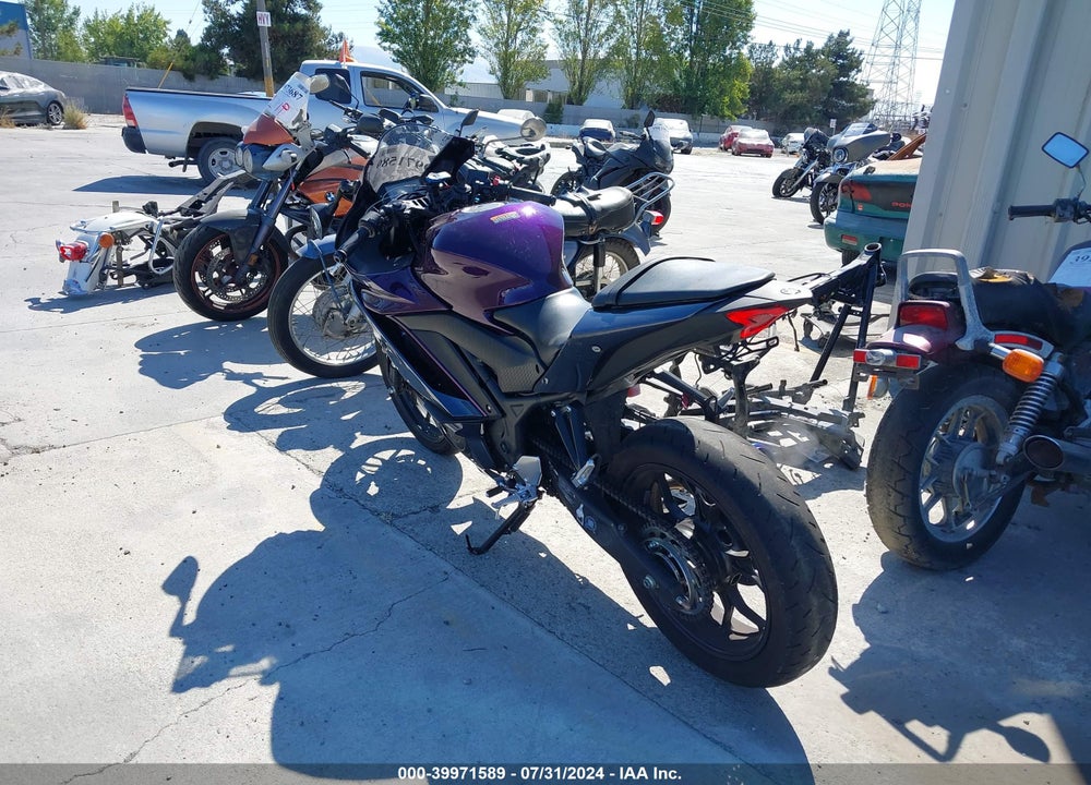 2023 YAMAHA YZFR3 A VIN: MH3RH18Y6PK010919