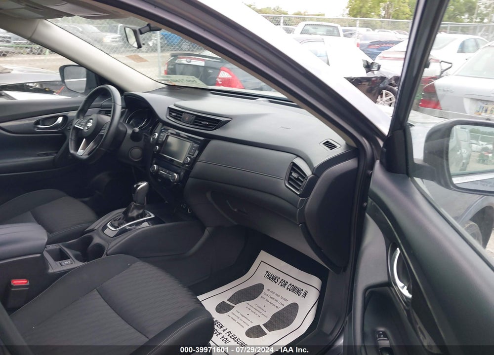 2018 NISSAN ROGUE SV VIN: KNMAT2MV8JP622318