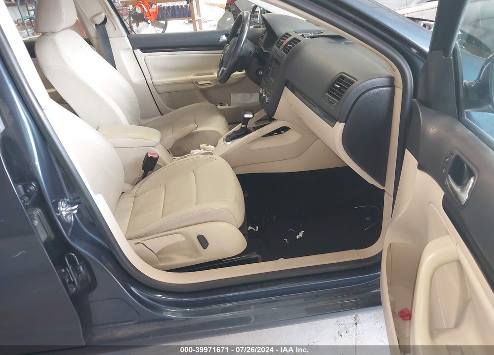 2010 VOLKSWAGEN JETTA SE VIN: 3VWRZ7AJ7AM062228