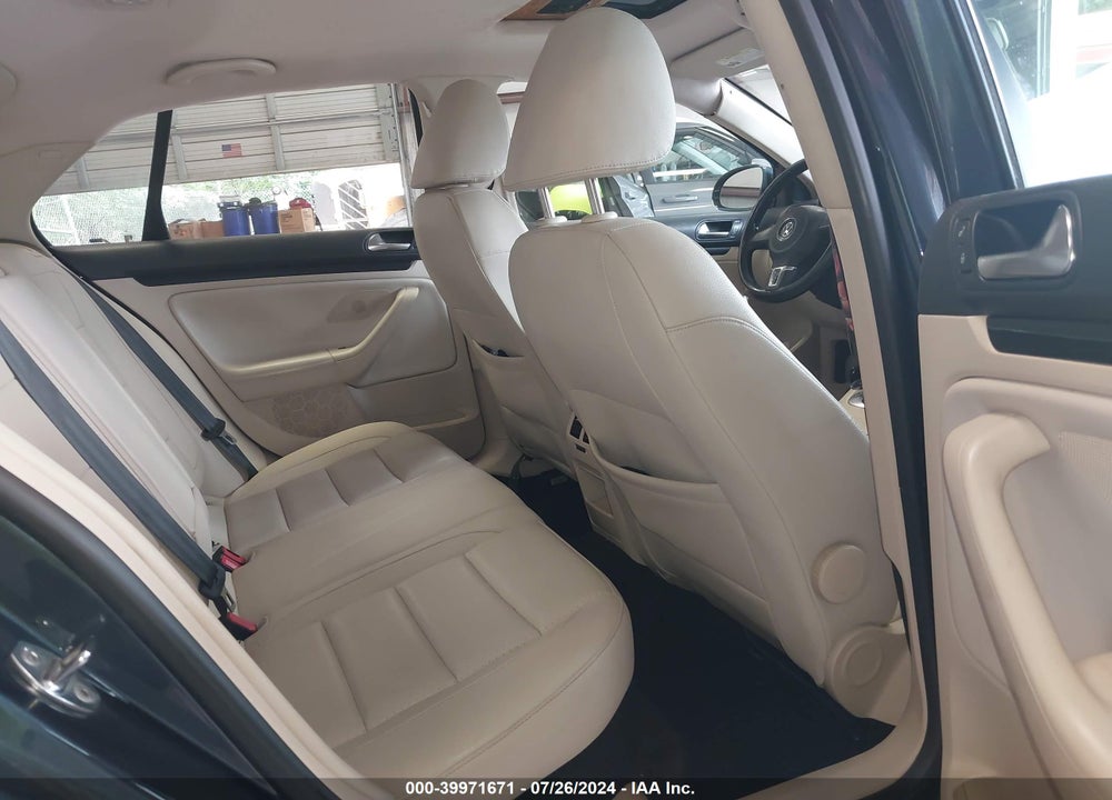 2010 VOLKSWAGEN JETTA SE VIN: 3VWRZ7AJ7AM062228