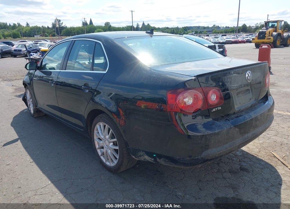 2010 VOLKSWAGEN JETTA TDI VIN: 3VWRL7AJ6AM112649