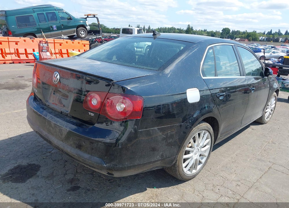 2010 VOLKSWAGEN JETTA TDI VIN: 3VWRL7AJ6AM112649