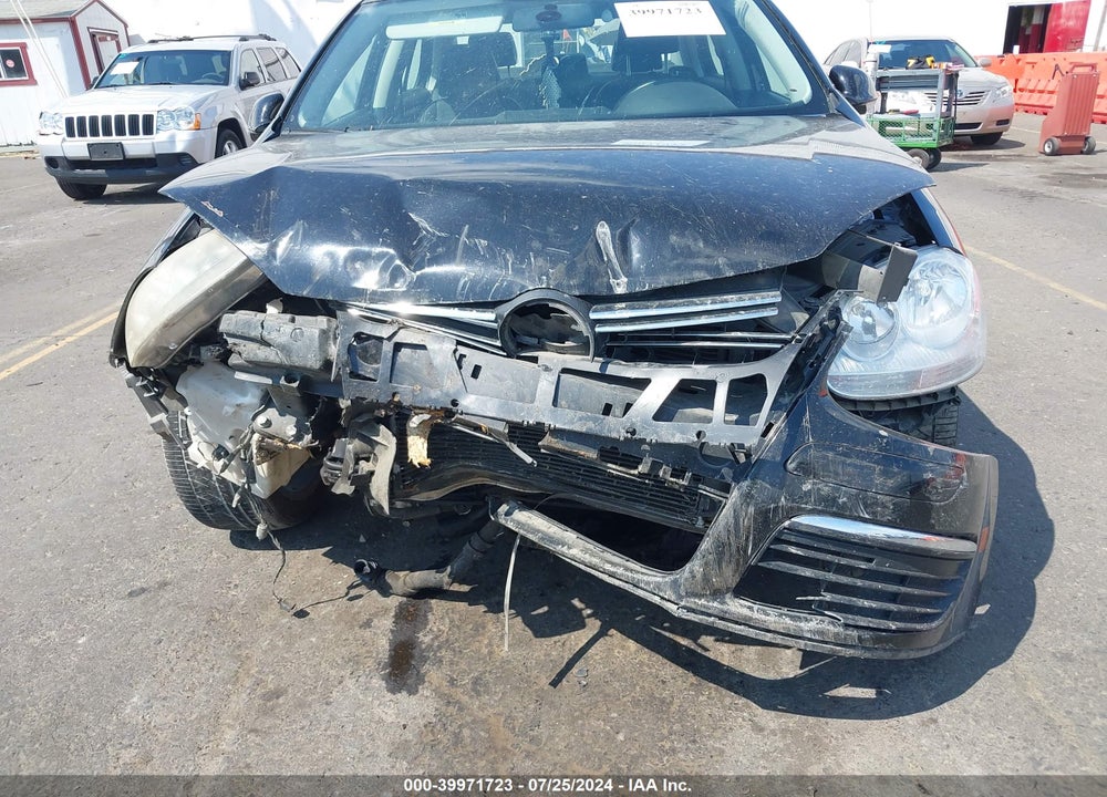 2010 VOLKSWAGEN JETTA TDI VIN: 3VWRL7AJ6AM112649
